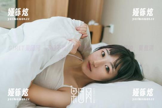 GIRLT果团网 - 不得不说，图集里有一对眼镜挺能打的，莫雅淇又来分享新花样了。