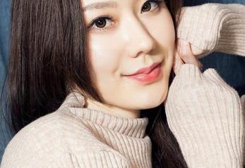 KelaGirls克拉女神 – 丹丹的眼镜，骚气侧漏，免费图片想不看都难！