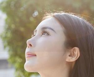 MiiTao蜜桃社 – E杯奶茶在海边的奇遇—一场套图合集里的沙滩漫步！