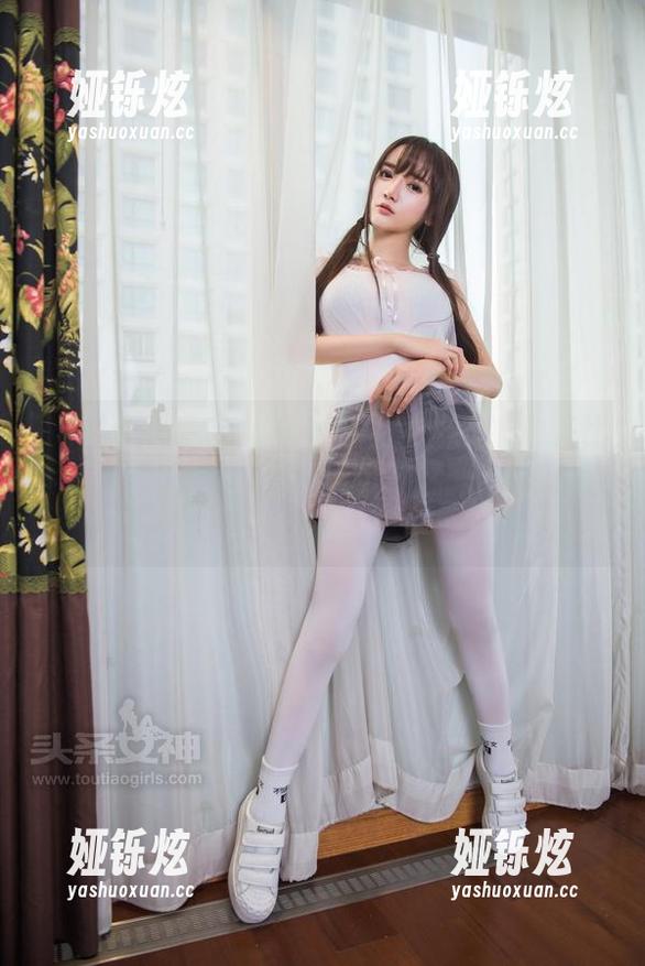TouTiao头条女神-易阳 TouTiao头条女神 - 你最爱的毛衣也许比你爱的人讲究!易阳高清原图来拯救单身狗!