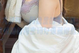 UGirls尤果网 – 网盘里的牛仔裤：Miko马欣悦的时尚密码好像藏得挺深。