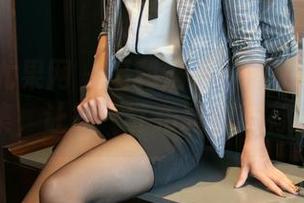 UGirls尤果网 – 福利满满！周妍希的职业装图集，让每一寸布料都超有意思。