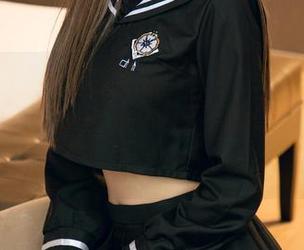 UGirls尤果网 – 美脚写真当然少不了李易童，资源里那一双引人注目的脚真是玩得尽兴！
