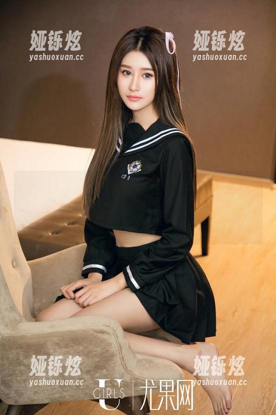 UGirls尤果网 - 美脚写真当然少不了李易童，资源里那一双引人注目的脚真是玩得尽兴！
