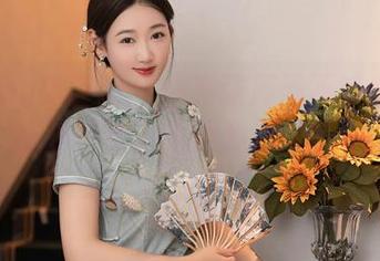 Xiuren秀人网 – 一张张周周不吃香菜的全套职业装写真，看得我都想去蹭个会议。