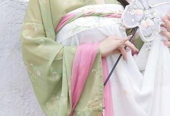 Xiuren秀人网 – 干净到极致的私拍，土肥圆Caro“白”得又可爱又迷人