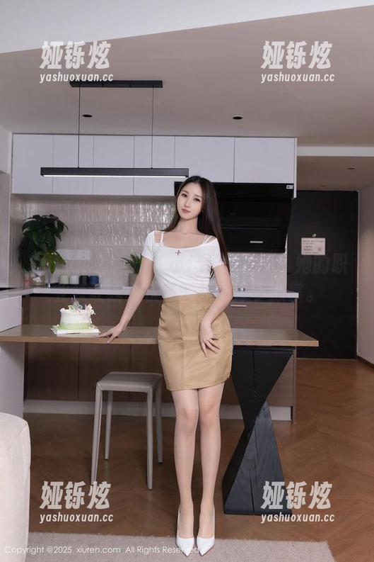 Xiuren秀人网-小逗逗 Xiuren秀人网 - 小逗逗的美图:她的职业装让我对秋冬的新装摩拳擦掌。