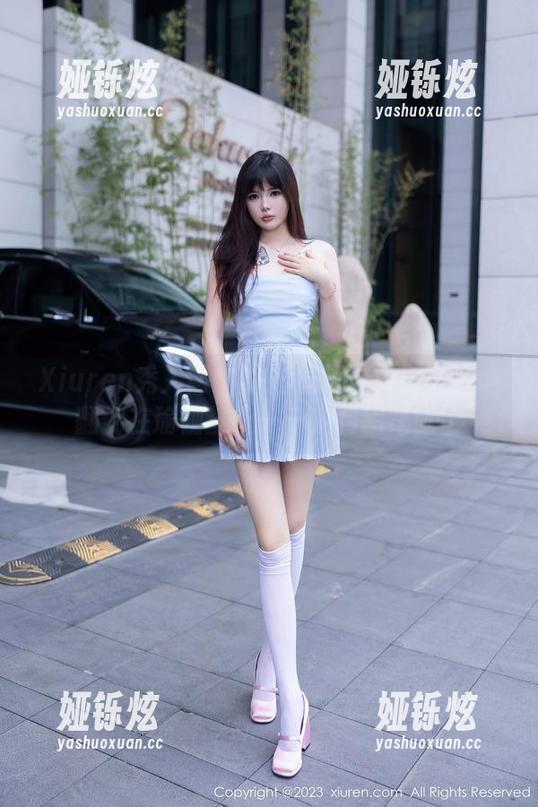 Xiuren秀人网 - 小逗逗教你如何优雅地翻倒在瑜伽垫上——定制图集献上