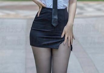 Xiuren秀人网 – 是小逗逗的新制服系列图片，倒是让人忍不住多看几眼。