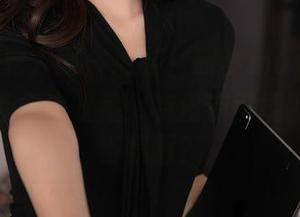 Xiuren秀人网 – 撒花！晓梦may的JK高清壁纸等你来收藏：有没有可能我会把这当桌面？