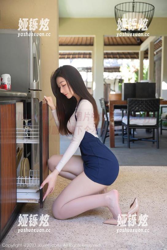 Xiuren秀人网 - 图片中的芝芝bootyjk制服，快下个不停吧！
