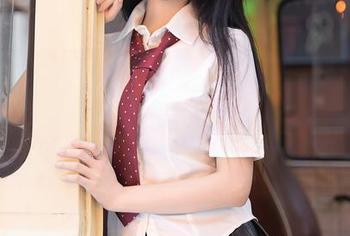 Xiuren秀人网 – 原图里，当然少不了韩静安那件蕾丝吊裙睡裙，丝袜更是画龙点睛啊！