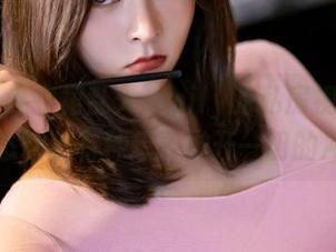丽柜 – 连衣裙乱入Amily的私房视界，各种姿态让我有种想要抛开一切的冲动。