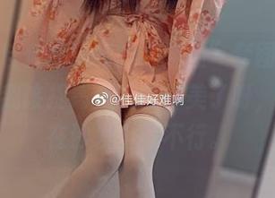 真心，佳佳好难啊的“姐姐”套图逼着我深思：我该提高点我的审美了呀，不然瘫在沙发上可不行。
