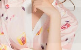 克拉女神 – 凌雪的职业装写真，高清得出乎意料，真让人想问她的衣柜里有没有不挑人的单品。