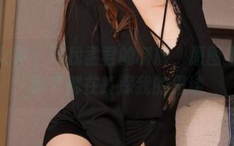 克拉女神 – 寻找孟君的制服，原图里每个细节都在打探我的思绪
