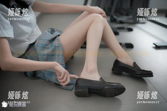 观看兔玩映画，牛仔和高跟鞋的完美搭配，别说我没提醒你哦！