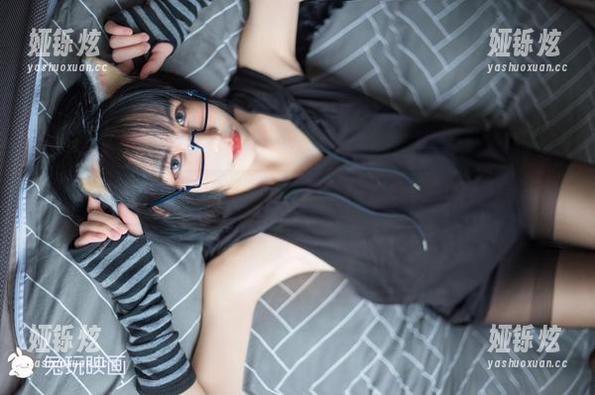 制服和黑丝之间的化学反应，兔玩映画全集马上下载开启！