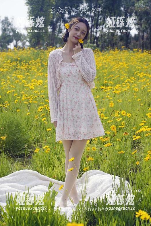 初夏女神 - 定制丝袜写真，点点的创意天马行空之旅