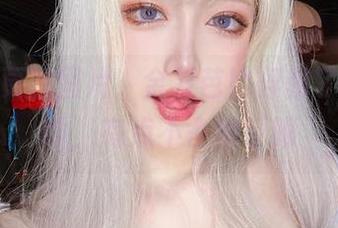 啾小妍更新图片，金发芭比俘获了我的视线，有点不舍得眨眼