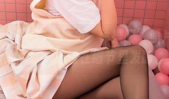 嗲囡囡 – 最新江念鱼“体操服”照片—萌感炸裂，尴尬在细节里发酵。