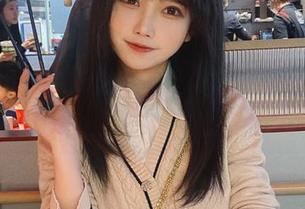 关于大肉丸Amiee的眼镜定制写真，你有没有感觉眼神中暗藏的小趣味呢？