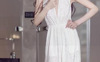 头条女神 – 想获取周思超的白色写真集？下载前，提醒自己别走神哦！