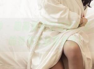 头条女神 – 超高清的空姐张梓柔，图包里的特效比机票便宜！