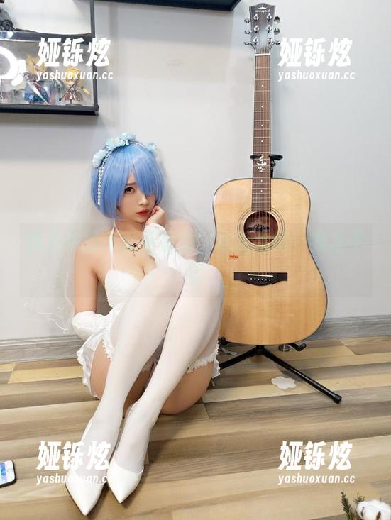 小女巫露娜 图片中的小女巫露娜,泳装抢镜?我才不信