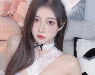 小小奶瓶儿推出“无敌吊带”套图合集，纯欲无边境，保证让你嘴角上扬！