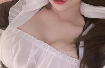 小泉学姐吖最新图集：小恶魔打卡，带你体验八分之一的“淘气”！