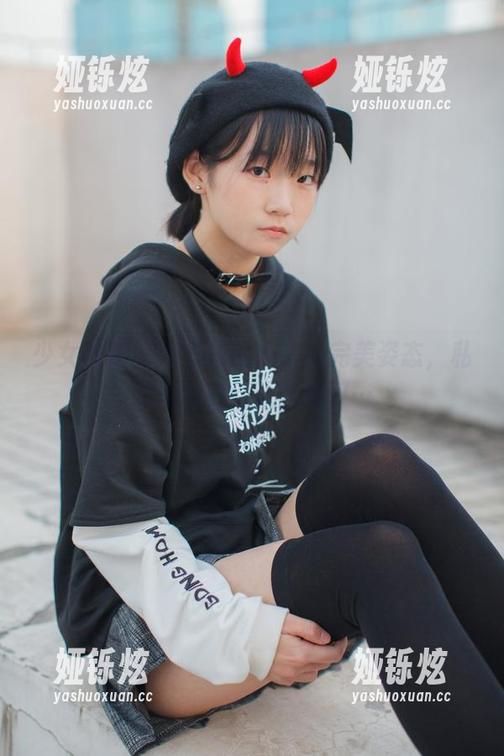 少女秩序 - 毛衣搭配千澄的完美姿态，私拍图包竟然让我赞叹…