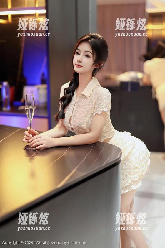 尤蜜荟 - 有种错觉，最新婚纱套图的周妍希好像在演电影，那羞涩也太性感了吧！