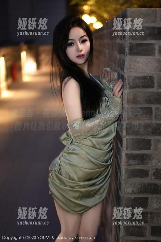 尤蜜荟 - 在娜露Selena的泳池私拍中，图片让我们意识到了“水”的另一面？