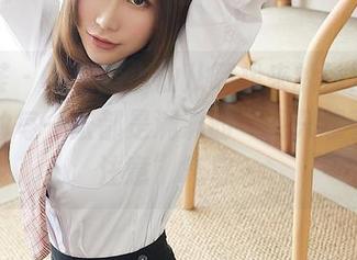 尤蜜荟 – 不知道小仙从哪找来的妹妹，图包里的每一张都是满满的“我只想引起你注意”气息。