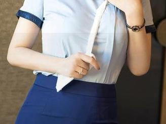 尤蜜荟 – 是小逗逗的私拍，秘书图集，穿着跟玩弄文件一样娴熟，哈哈。