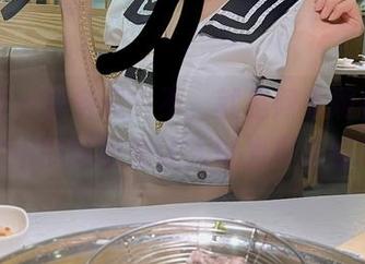 微密圈 – 乘务员？不，就是阿朱啊在地铁私拍中的红肚兜让人以为真走错车了