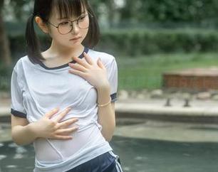 高清黑白照片，不知道幼水铃衣有没有想过把这些白搭上点别的颜色。