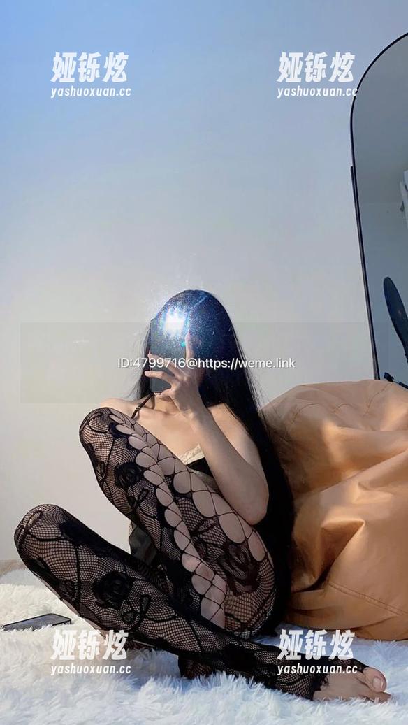 微密圈 - 这就是徐绾绾yyyy的女仆：原图暴露了，不会扫地好意思露脸吗？