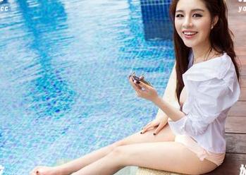 推女郎 – 从陆瓷的瑜伽分享里，我发现：我跟我家的沙发简直是一对不可分割的‘瑜伽拍档’！