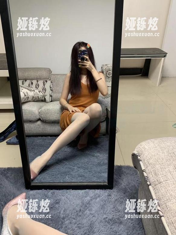 微密圈 - 一图胜千言，提袜少女的办公室分享图包你值得拥有