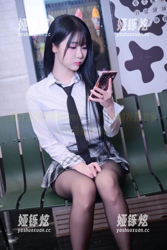 照片里的普美Bomi(보미)，她的校园故事在耳边轻声细语