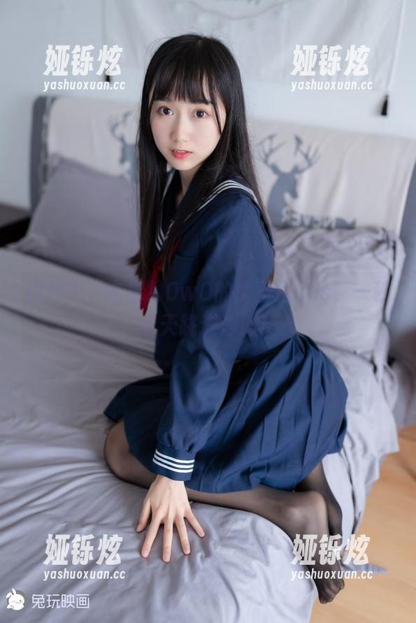 图片中，木绵绵OwO的比基尼cos，一秒春天跳进沙滩！