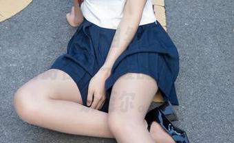 梦丝女神 – 火车超自然，玥玥出行记——高清写真畅游在谜一般的次元里，让我不禁莞尔。