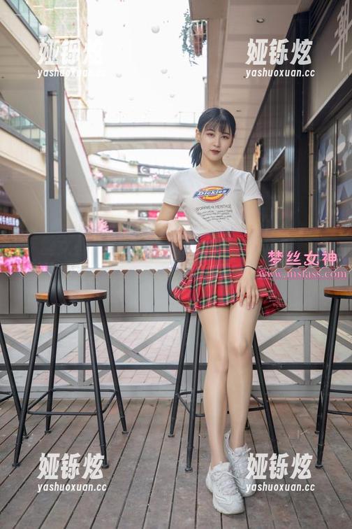 梦丝女神 - 精选香萱的女孩写真，轻描淡写之间，透露出一点小撩拨。