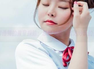 波萝社 – 柳侑绮的教室探险：原图独家，精选好玩的姿势传递！