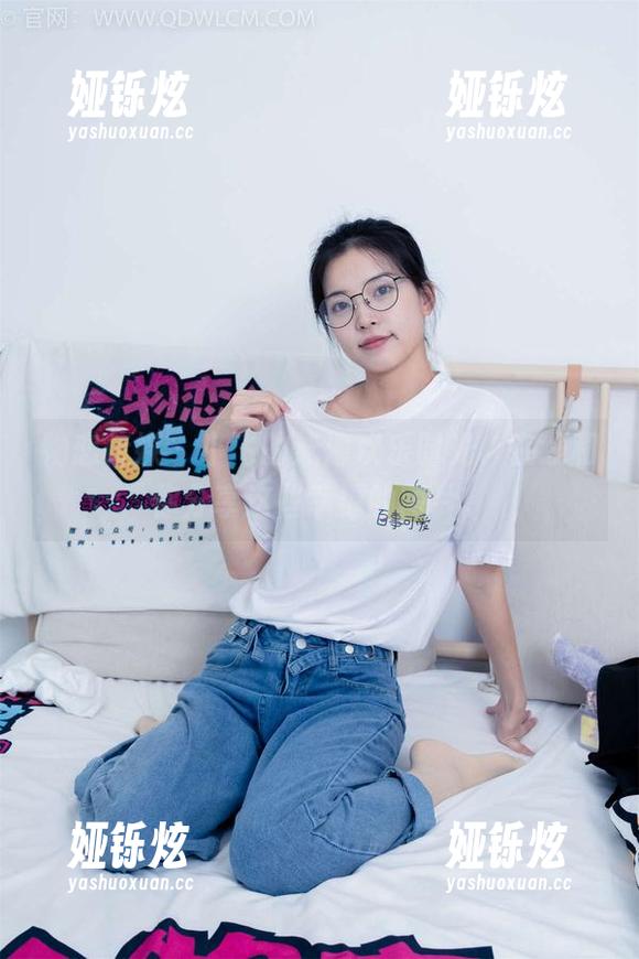 物恋传媒 - 小飞的泳池欢乐时光，在线和你分享这些幸福的图片。