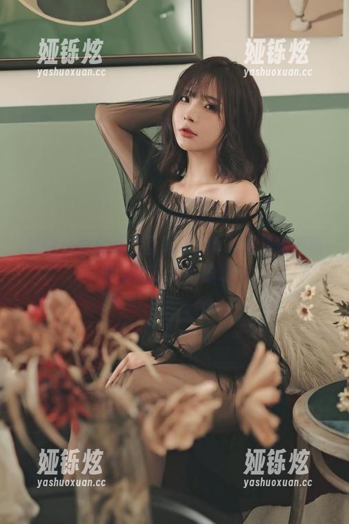长腿写真分享，玉汇yuuhui这是把腿部伸展进了画框里吧！
