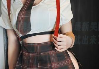 秀人网 – 招牌红裙！安然儿最新美图，感觉一阵风吹过，一个仙女就出来了！