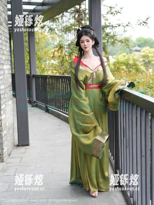 秀人网 - 小逗逗的牛仔裤美图上线，下载来抢鲜抢潮，运动裤可不甘示弱啊！